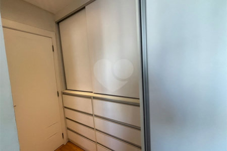 Apartamento à venda com 3 quartos, sendo 1 suíte,  em Santo Amaro, São Paulo, SP