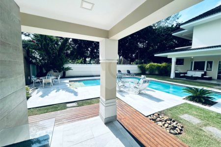 Casa à venda com 8 quartos, sendo 7 suítes, em Barra da Tijuca, Rio de Janeiro, RJ