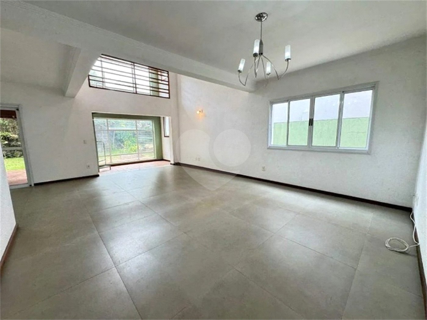 Casa à venda com 3 quartos, sendo 1 suíte,  no condomínio Residencial Recanto dos Paturis, Vinhedo - SP