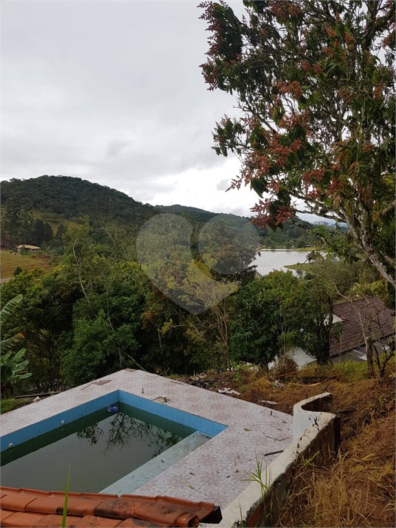 Chácara à venda com 4 quartos, sendo 1 suíte, no Centro, Biritiba-mirim, SP