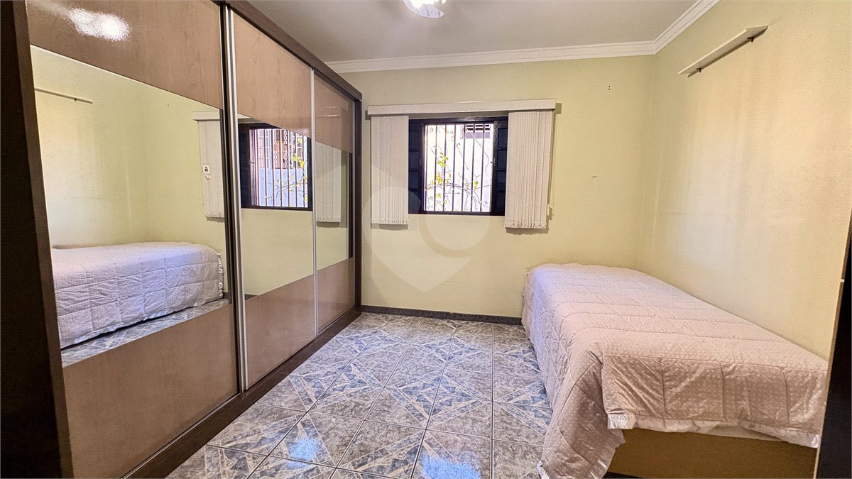 Sobrado à venda com 3 quartos, sendo 1 suíte, em Jardim São Guilherme, Sorocaba, SP