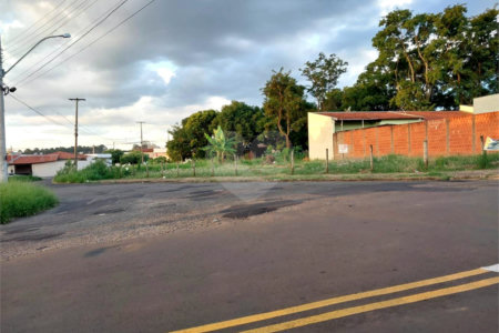 Terreno com 441 m² de área total no Jardim Munique.