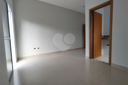 Casa térrea em Atibaia com 3 suítes, sala 2 ambientes, 2 vagas garagem, excelente localização, pronta para morar
