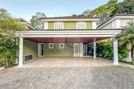 Casa à venda com 4 quartos, sendo 3 suítes, no condomínio Village Place, São Paulo - SP