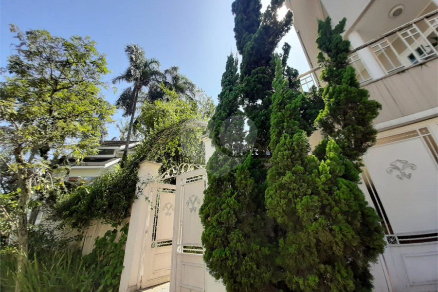 Casa à venda com 3 suítes no condomínio Chácara Francesa, São Paulo - SP