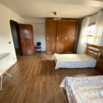 Casa à venda com 5 quartos, sendo 4 suítes, no condomínio Vilarejo Estoril, Mairiporã - SP