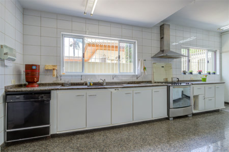 Sobrado à venda com 5 quartos, sendo 3 suítes, em Chácara Monte Alegre, São Paulo, SP