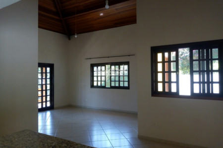 Casa para alugar com 3 quartos, sendo 1 suíte, em Vila Petrópolis, Atibaia, SP