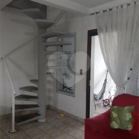 Sobrado à venda com 3 quartos, sendo 2 suítes,  em Jardim Marica, Mogi das Cruzes, SP