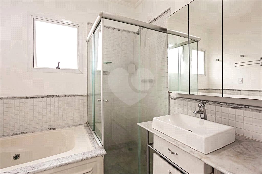 Casa à venda com 4 quartos, sendo 2 suítes, no condomínio Lake Louise, São Paulo - SP