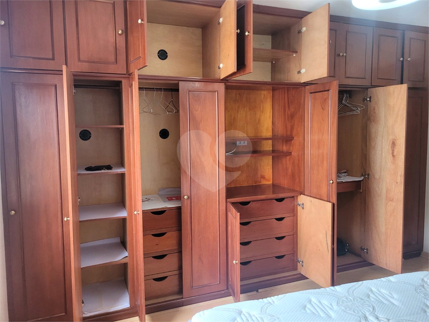 Sobrado à venda ou para alugar com 4 quartos, sendo 1 suíte, em Vila Gustavo, São Paulo, SP