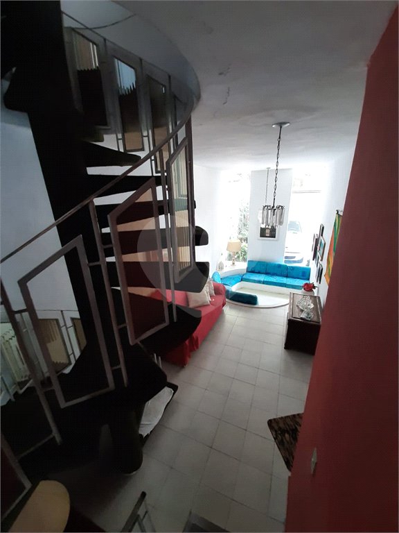 Sobrado à venda com 3 quartos, sendo 1 suíte, em Bosque da Saúde, São Paulo, SP