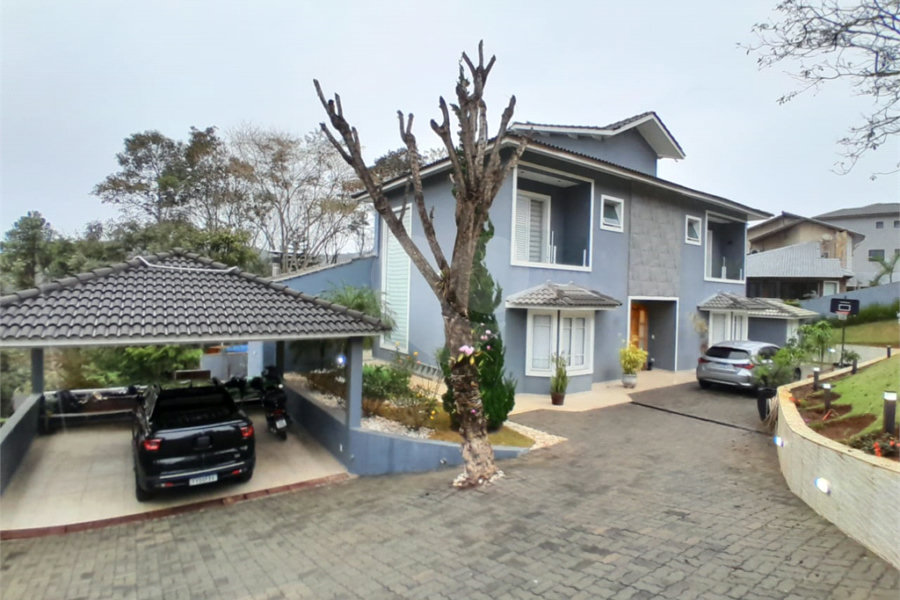 Casa à venda com 3 suítes no condomínio Suíça da Cantareira, Mairiporã - SP