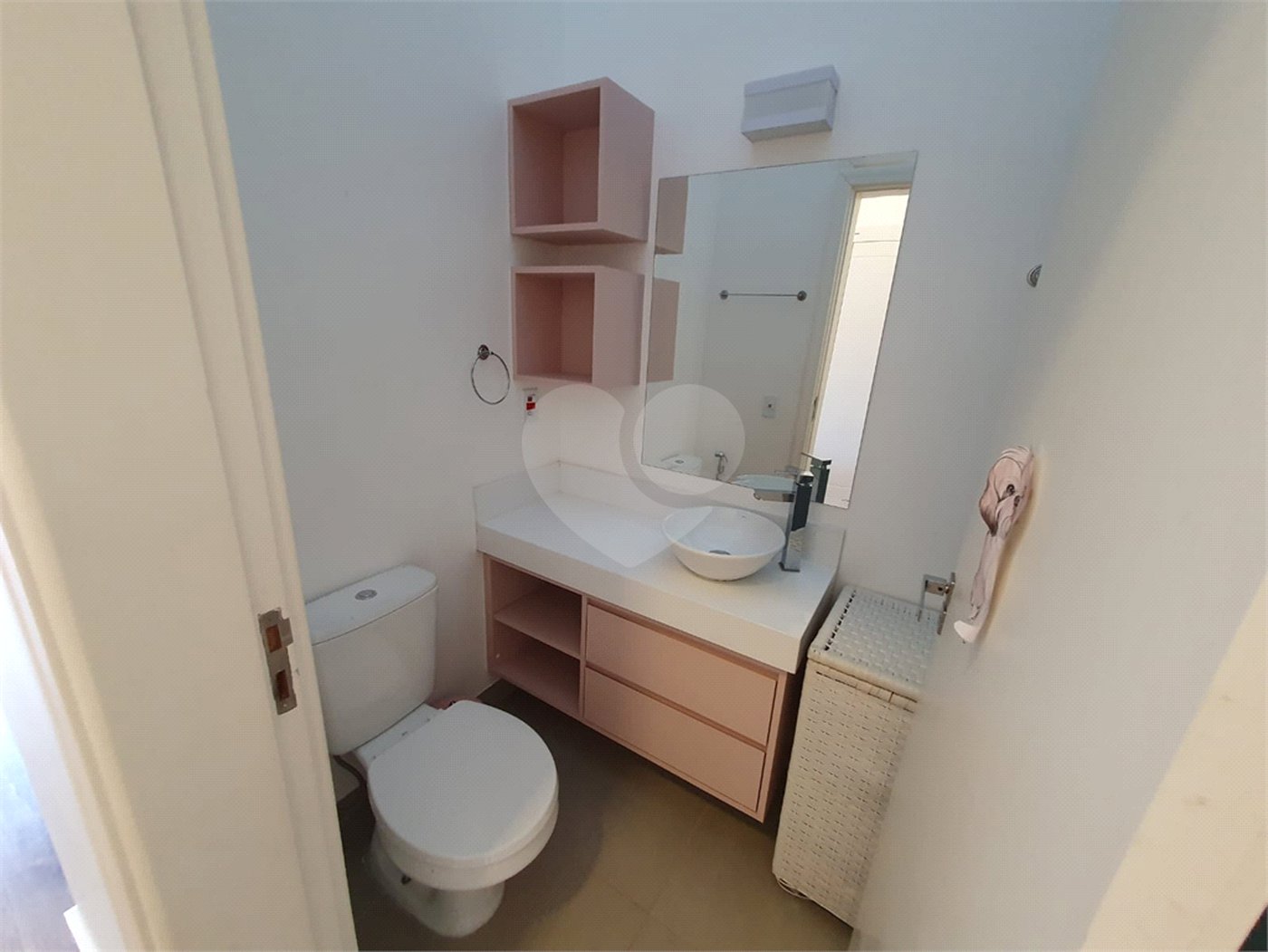 Casa à venda com 6 quartos, sendo 5 suítes, no condomínio Jardim Primavera, Louveira - SP