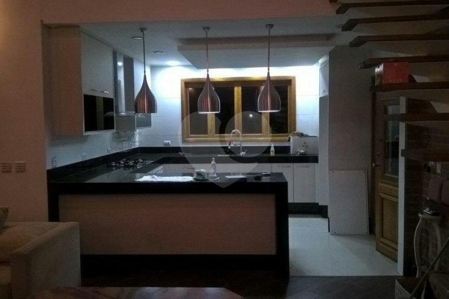 Casa à venda ou para alugar com 3 suítes no condomínio Vilarejo Estoril, Mairiporã - SP