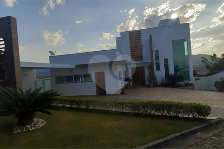Casa em condomínio à venda ou para alugar com 5 quartos, sendo 3 suítes,  no Centro, Bom Jesus dos Perdões, SP