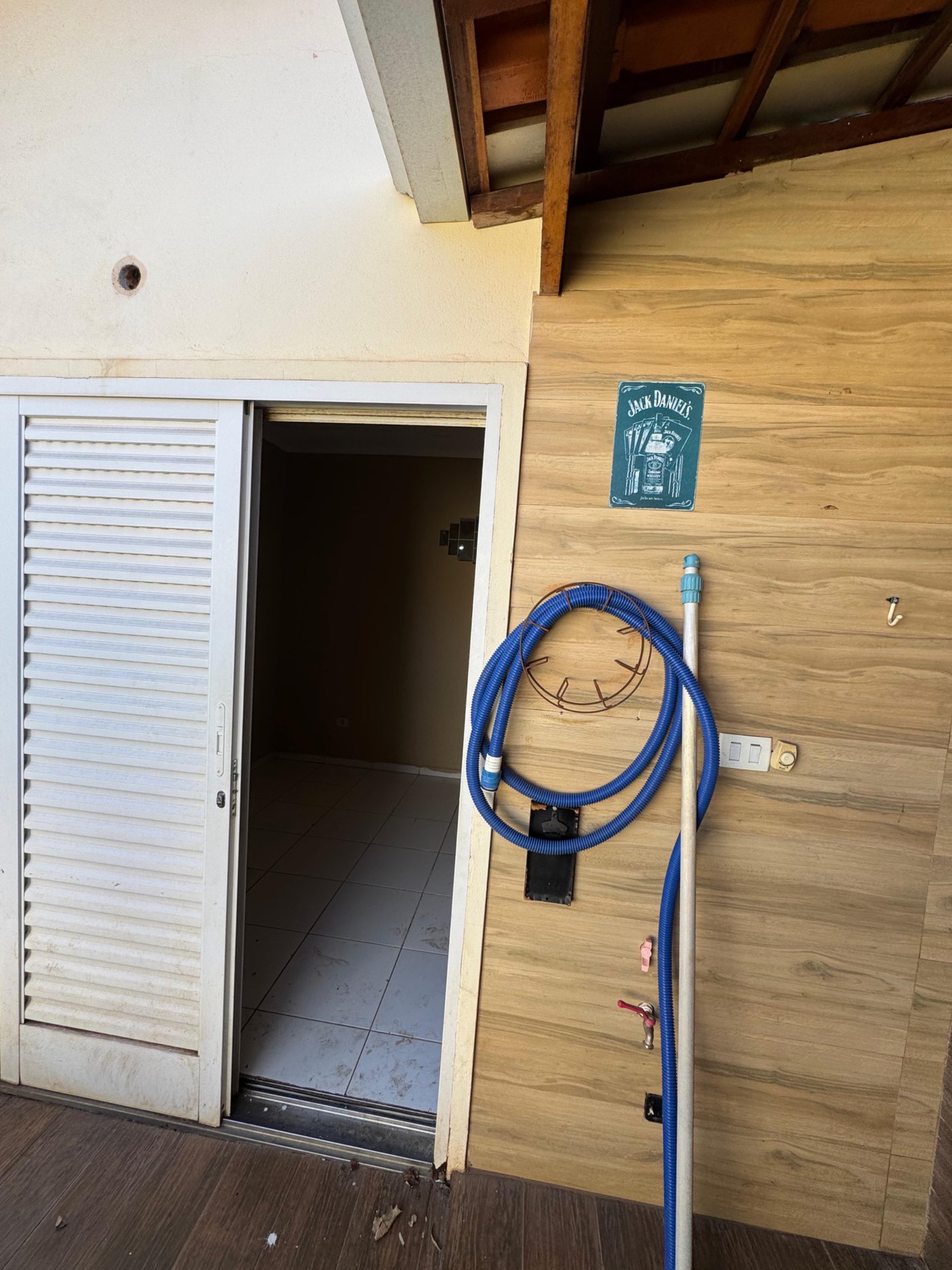 Casa para alugar com 3 quartos, sendo 1 suíte,  em Santa Luzia, Três Lagoas, MS