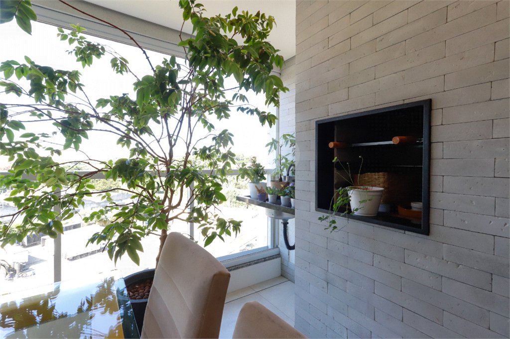 Apartamento à venda com 3 quartos, sendo 1 suíte,  em Vila Anastácio, São Paulo, SP