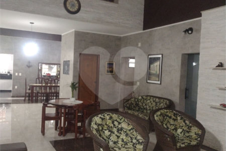 Casa à venda com 3 quartos, sendo 1 suíte, no condomínio Acmti - Colinas do Mosteiro, Terras de Itaici e Recanto dos Pássaros, Indaiatuba - SP