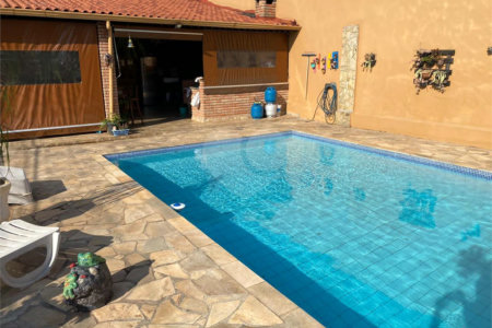 Casa à venda com 3 quartos, sendo 1 suíte, no Centro, Bom Jesus dos Perdões, SP