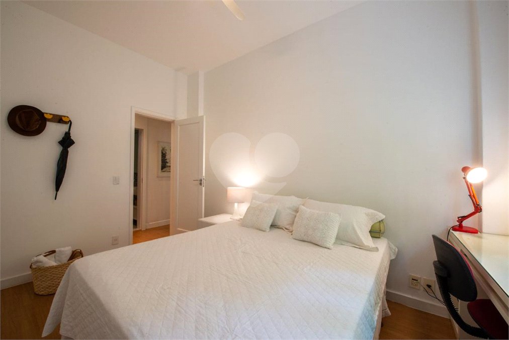 Apartamento à venda com 3 quartos, sendo 1 suíte, em Leme, Rio de Janeiro, RJ