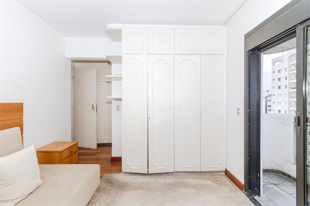 Apartamento à venda com 4 quartos, sendo 1 suíte, em Indianópolis, São Paulo, SP