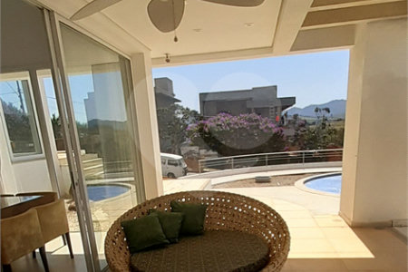 Casa à venda com 5 suítes em Tanque, Atibaia, SP