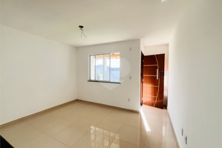 Casa à venda com 2 quartos, sendo 1 suíte, no condomínio Parque Guará, Rio de Janeiro - RJ