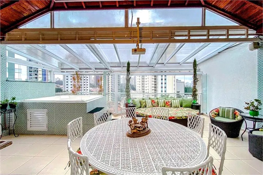Casa à venda com 3 suítes no condomínio Oiti Residencial, São Paulo - SP