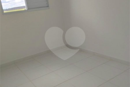 Apartamento no Condomínio Parque dos Manacás.