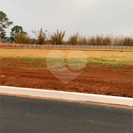 Terreno contendo 252,53 m² de área total .