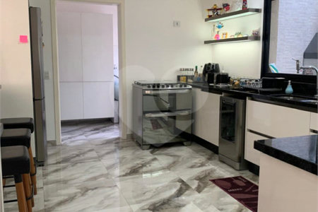 Casa à venda com 4 suítes no condomínio Vila Inglesa, Atibaia - SP