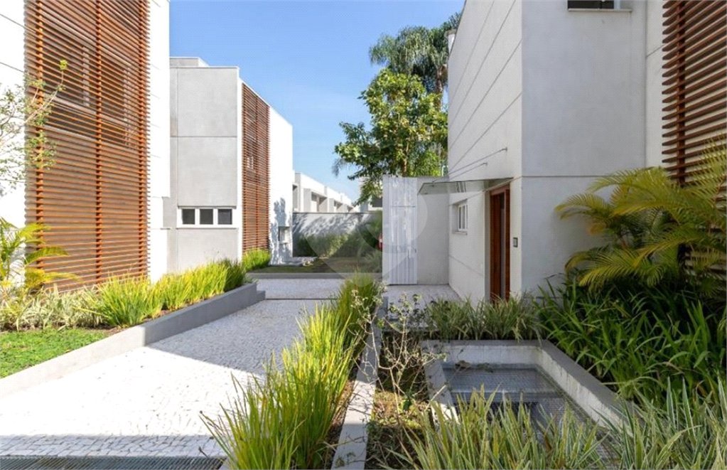 Casa à venda com 4 suítes no condomínio Hípica Garden, São Paulo - SP
