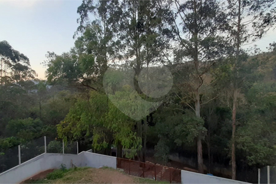 Sobrado à venda com 5 suítes em Serra da Cantareira, Mairiporã, SP