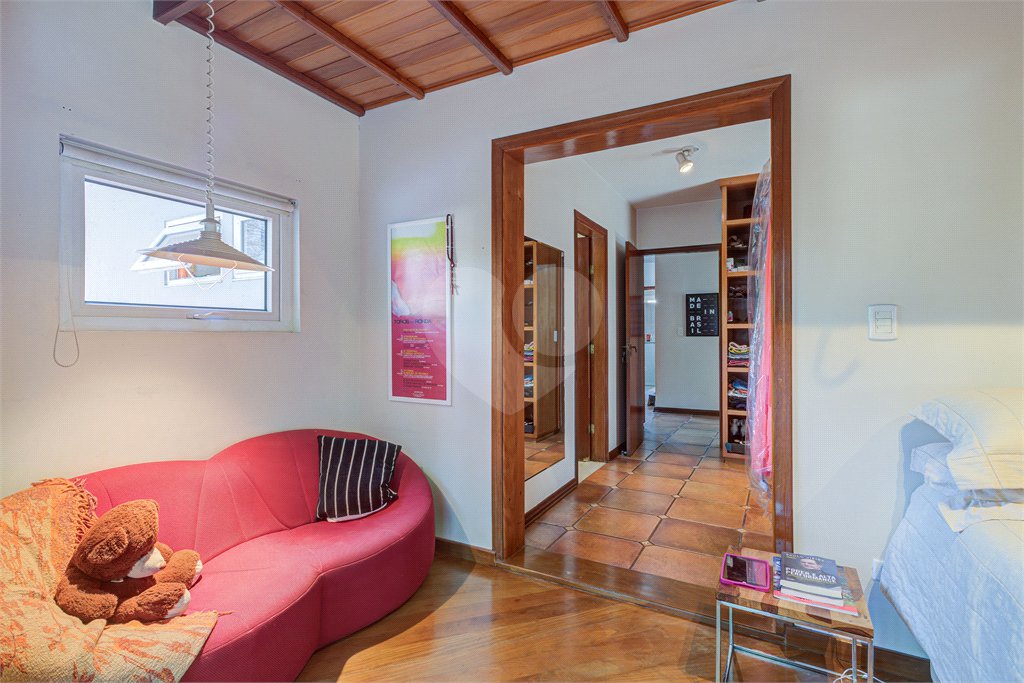 Casa de Vila à venda com 4 quartos, sendo 2 suítes,  em Jardim Marajoara, São Paulo, SP