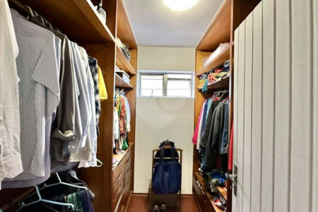 Sobrado à venda com 4 quartos, sendo 2 suítes, em Jardim Jussara, São Paulo, SP