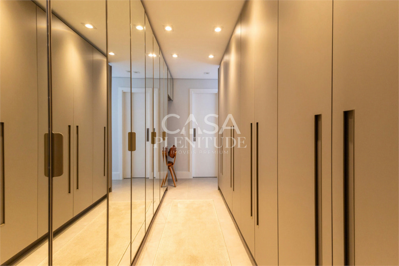 Apartamento à venda com 3 suítes em Moema, São Paulo, SP