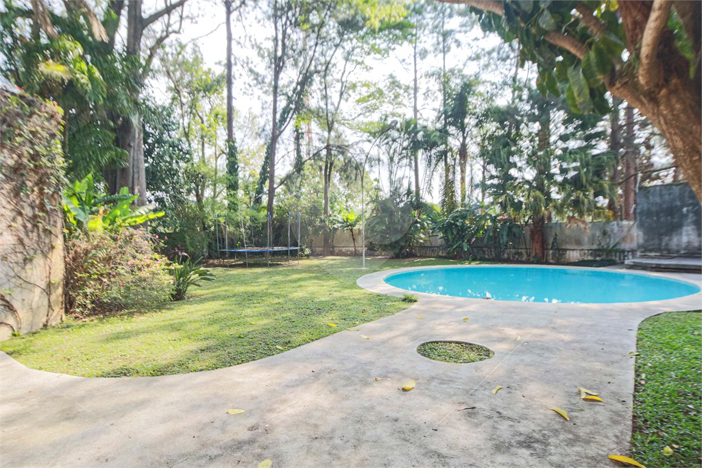 Sobrado à venda com 4 quartos, sendo 3 suítes, em Chácara Monte Alegre, São Paulo, SP