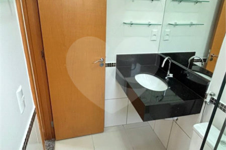 Casa à venda com 3 quartos, sendo 1 suíte, no condomínio Solar das Torres, Cuiabá - MT