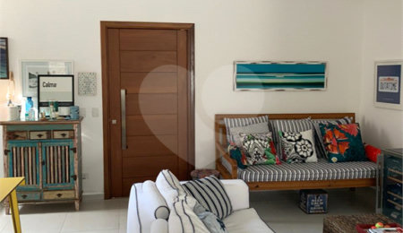 Casa à venda com 4 quartos, sendo 3 suítes,  no condomínio Residencial Vila Esmeralda, São Sebastião - SP