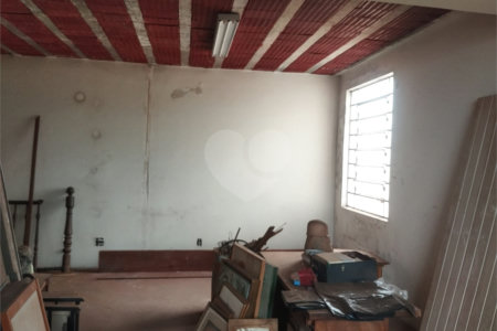 Sobrado à venda com 4 quartos, sendo 1 suíte,  em Vila Xavier (vila Xavier), Araraquara, SP