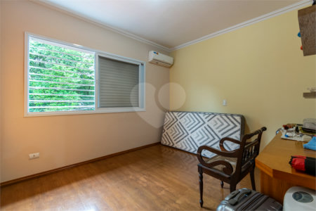 Casa à venda com 3 quartos, sendo 1 suíte,  em Vila Cordeiro, São Paulo, SP