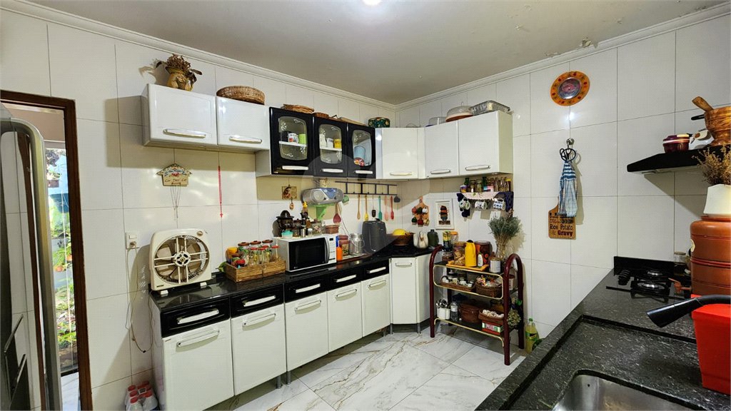 Sobrado à venda com 4 quartos, sendo 1 suíte, em Vila Romão, Salto, SP