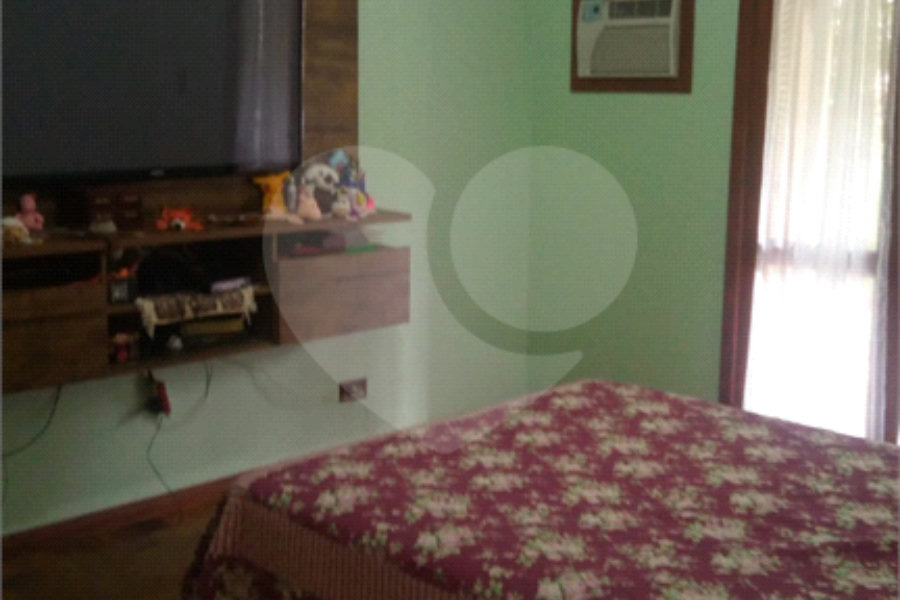 Sobrado à venda com 5 quartos, sendo 1 suíte, em Serra da Cantareira, Mairiporã, SP