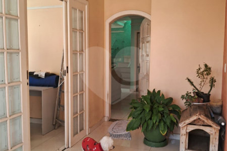 Casa à venda com 4 quartos, sendo 2 suítes, em Vila Indiana, São Paulo, SP