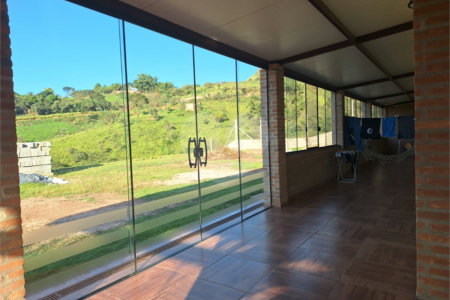 Chácara à venda com 4 quartos, sendo 2 suítes, em Recanto das Acácias, São Roque, SP