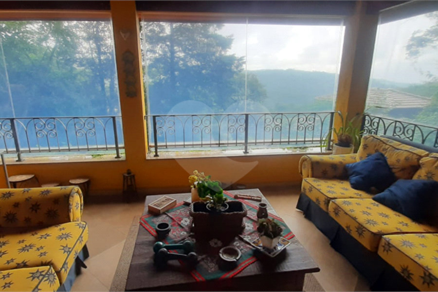 Casa à venda com 5 quartos, sendo 4 suítes, no condomínio Alpes da Cantareira, Mairiporã - SP