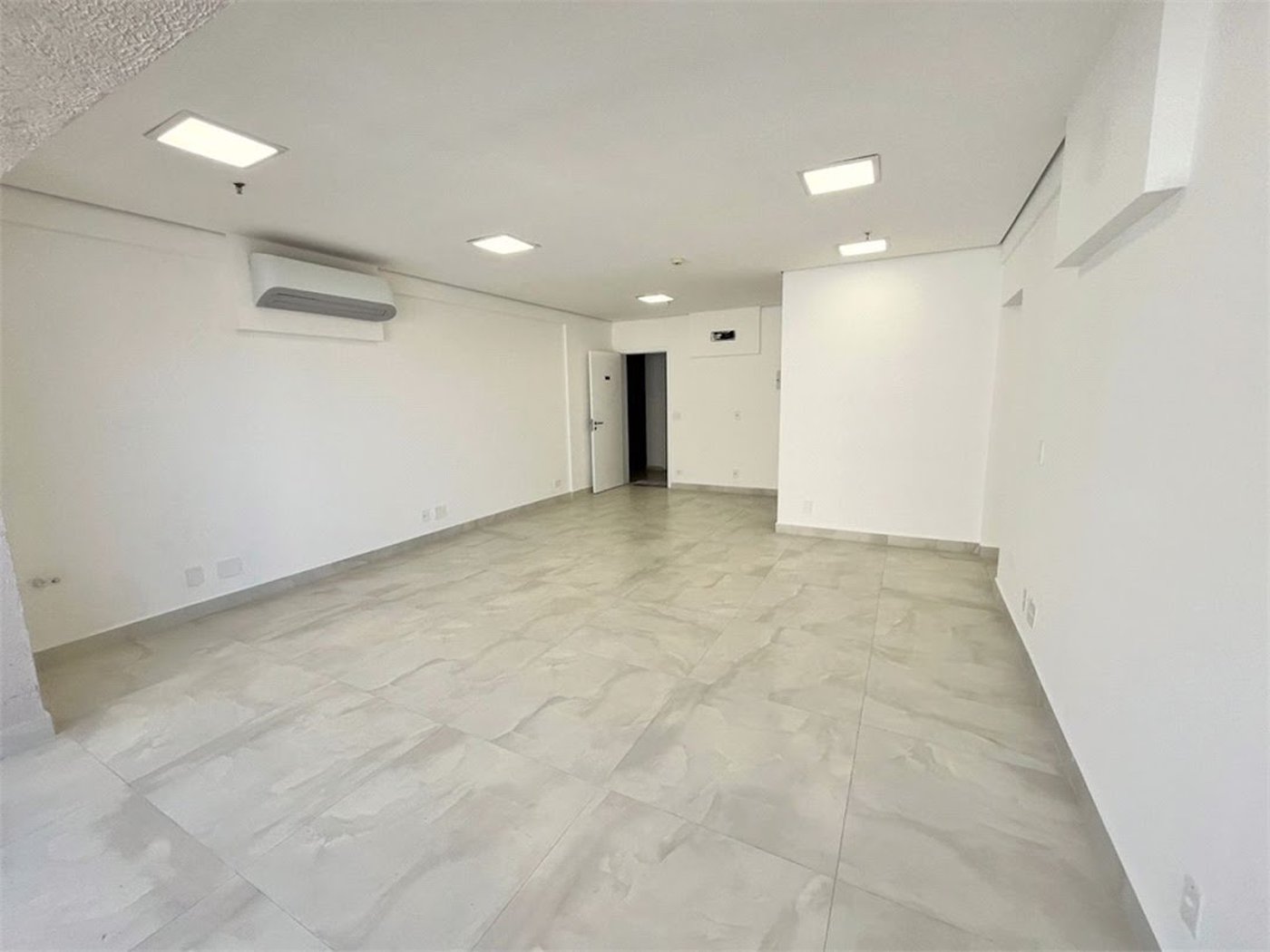 Sala, 42 m² - venda por R$ 300.000,00 ou aluguel por R$ 3.000,02 - Vila Matias - Santos/SP