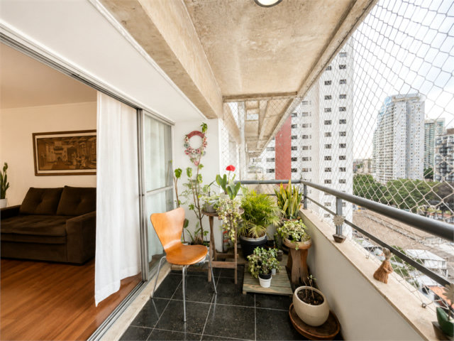 Apartamento à venda com 3 quartos, sendo 1 suíte,  em Alto da Boa Vista, São Paulo, SP