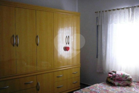 Sobrado à venda com 4 quartos, sendo 1 suíte, em Vila Nivi, São Paulo, SP